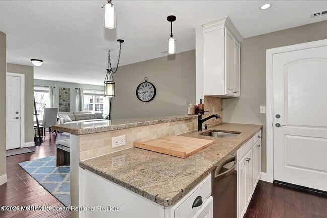 Foto del edificio - 13 Racquet Rd