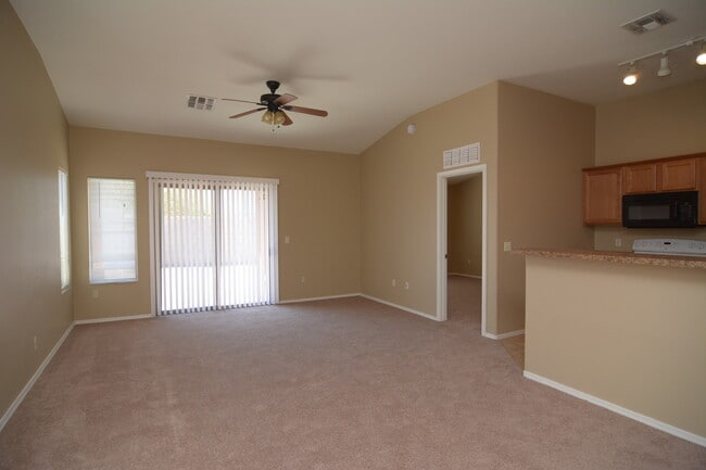 Building Photo - Well Maintained 2 Bedroom 2 Bath Home! Great South Tucson Location!