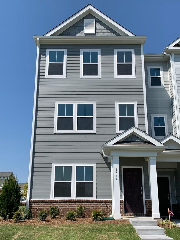 Foto principal - 5316 Daydream Dr