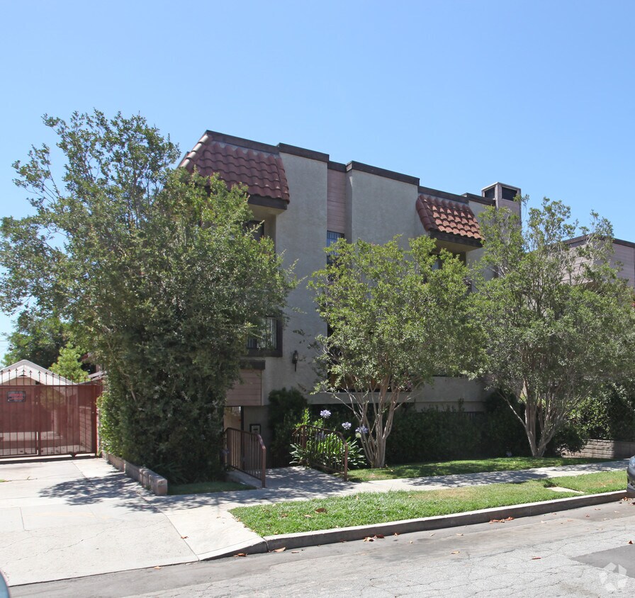 Primary Photo - 1050 Grover Ave