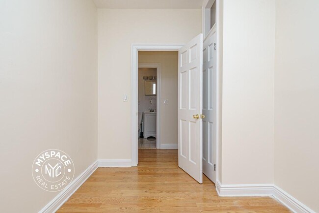 Building Photo - 560 Prospect Pl