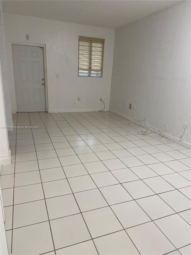 Foto del edificio - 7070 NW 177th St
