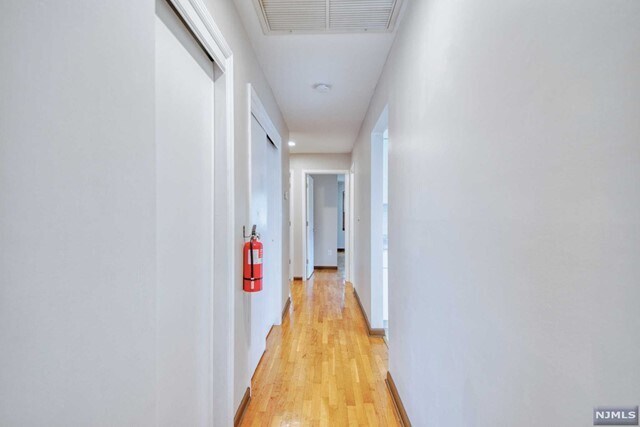 Foto del edificio - 44 Newcomb Rd