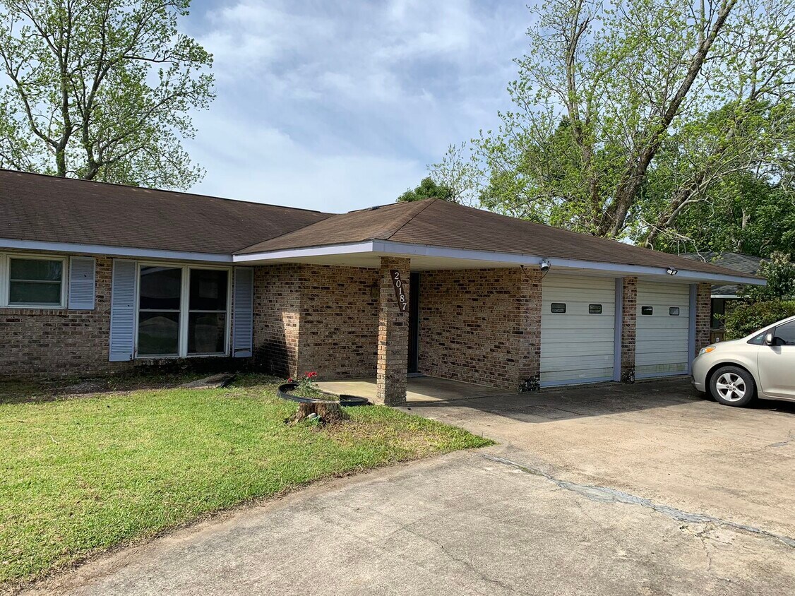 Primary Photo - 20187 Pineville Rd