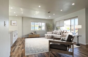 Building Photo - 345 N Florence St