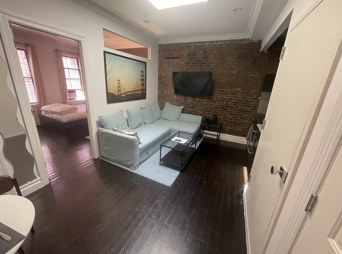 Foto principal - 412 W 36th St.