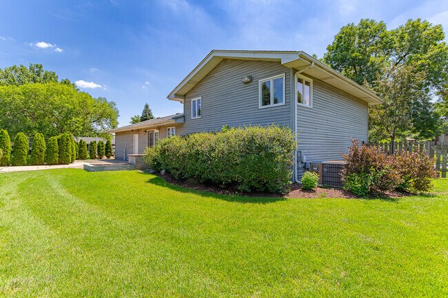 Building Photo - 620 Lamorak Dr