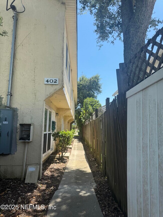 Foto del edificio - 402 14th Ave S