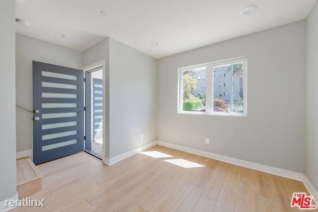 Building Photo - 427 N Heliotrope Dr