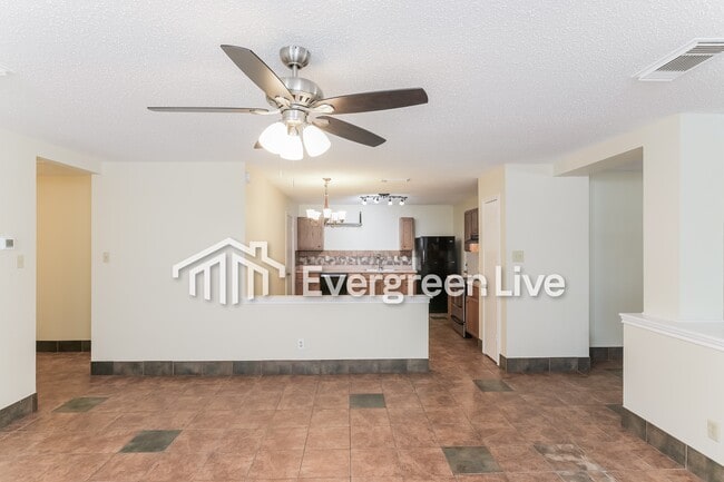 Foto del edificio - 13918 Villa Camino