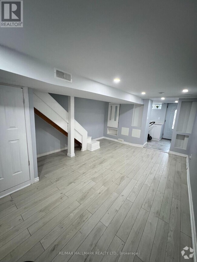 Building Photo - 102 Barton Ave