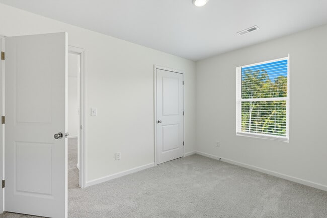 Building Photo - Viking Cove 30