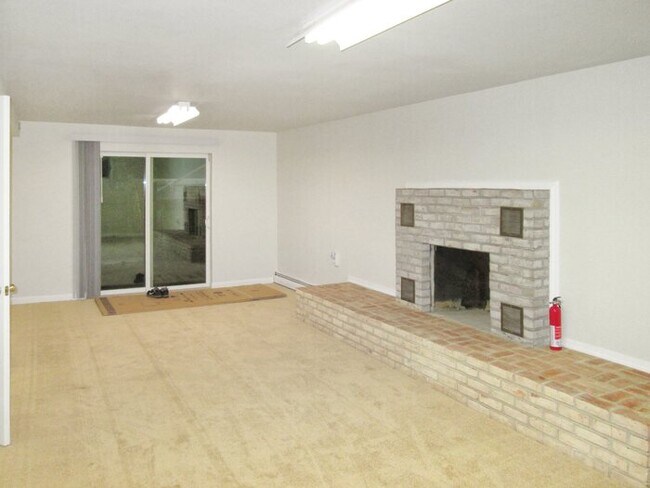 Foto del edificio - 3948 S Shore Dr