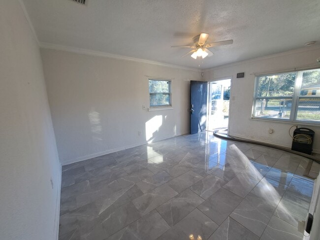 Building Photo - Recently Renovated 3BR/1BA Home!