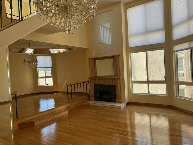 Building Photo - 5333 Zelzah Ave