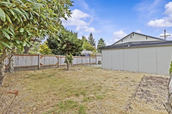 Building Photo - 2 bedroom in Seattle WA 98136