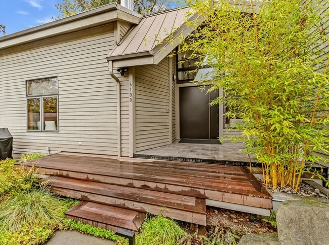 Building Photo - Beautiful 3BR 2.5BA Home Backing to Ravenna Park | 2,970 Sq Ft