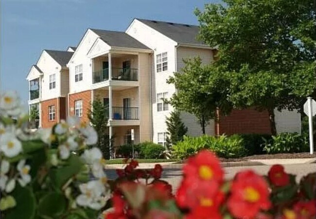 Building Photo - 801 Brassie Ln