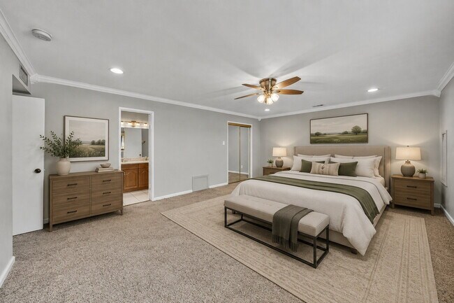 Foto del edificio - "Spacious 4-Bedroom Retreat with Pool & Elegant Finishes in Plano!"