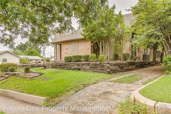 Foto del edificio - 2 br, 2.5 bath House - 3701 W 6th Street