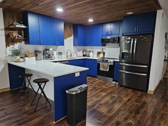 Foto del edificio - 10709 W River Rd