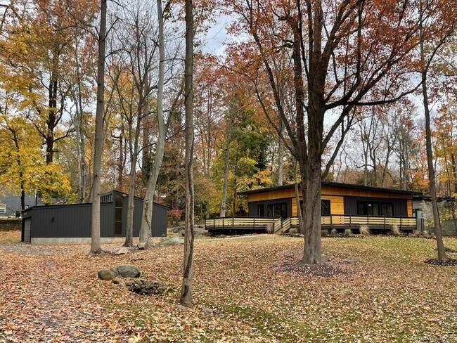 Building Photo - 6 Indian Hill Ln