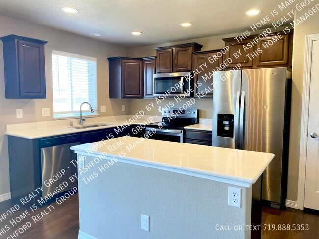 Building Photo - 6142 Meadowbank Lane