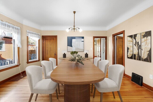 Foto del edificio - 206 W Waverly Pl