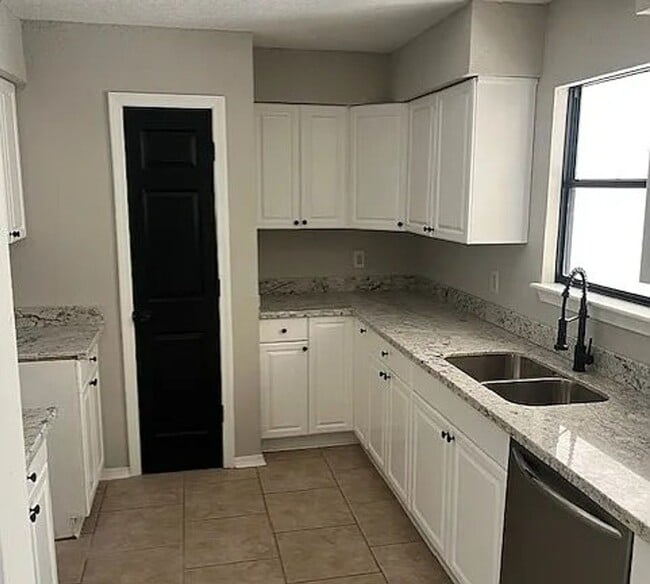 Building Photo - Slidell beautiful home