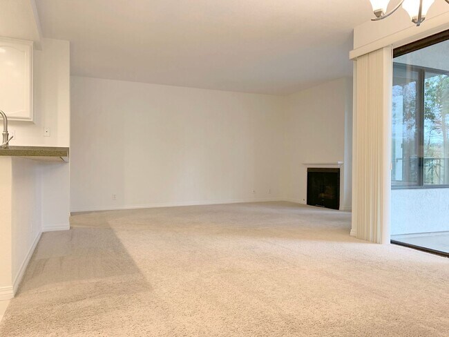 Building Photo - Irvine Condo Interior Location Private