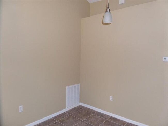 Building Photo - 321 Tiffany Loop