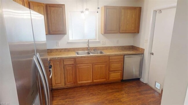 Building Photo - 1729 Dylan Dr