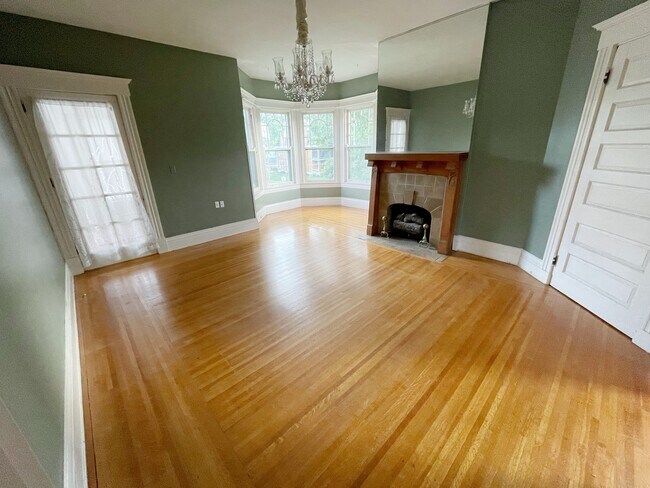 Living Room - 4340 Ashland Ave