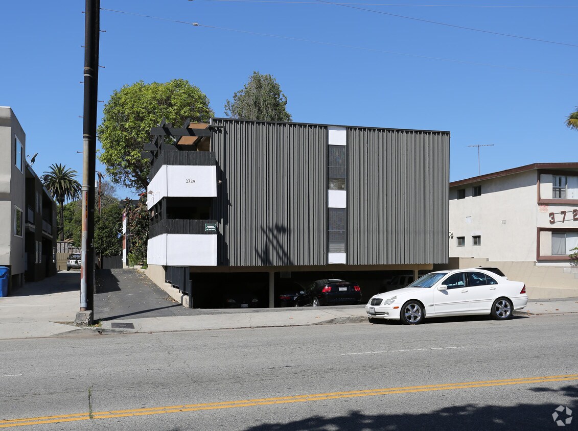 Building Photo - 3739 McLaughlin Ave