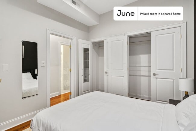 Building Photo - Room in Shared 3 bed/1.5 bath home