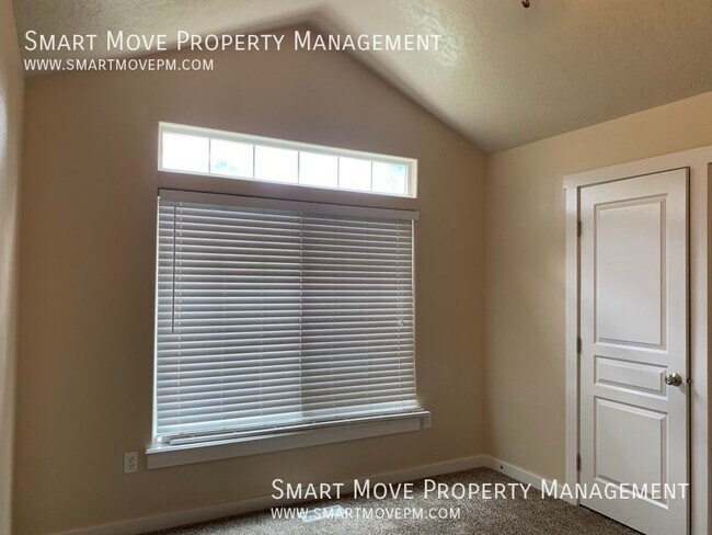 Foto del edificio - Adorable 4 bd, Plus Bonus. Across from Par...