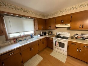 Building Photo - 3850 S 75th St