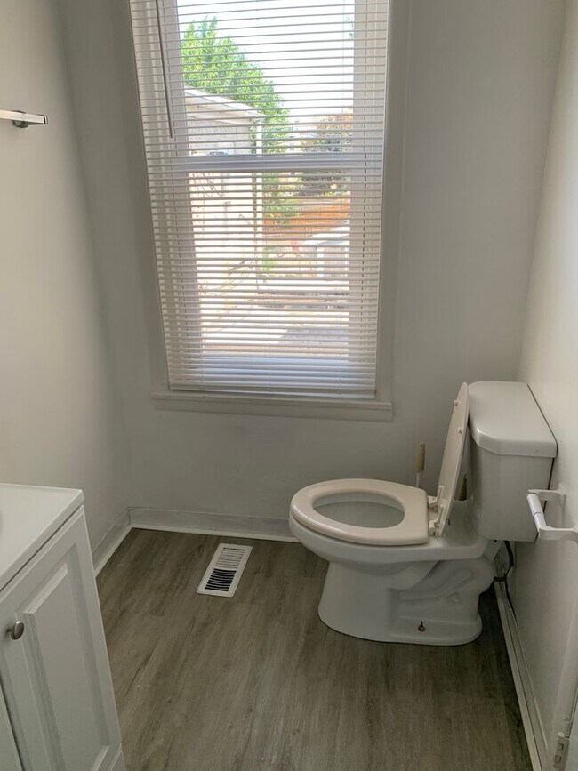 Building Photo - Newly Renovated 3 Bedroom House