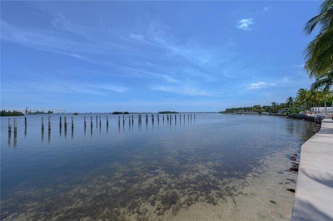 Foto del edificio - 750 NE 64th St