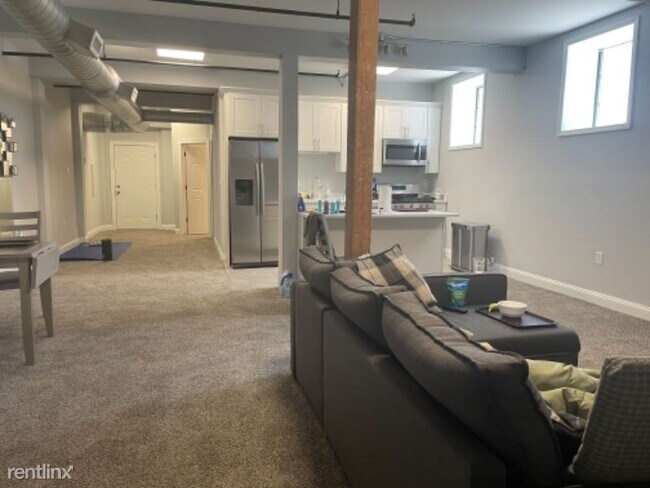 Building Photo - 1 br, 1 bath Condo - 396 Roosevelt Ave