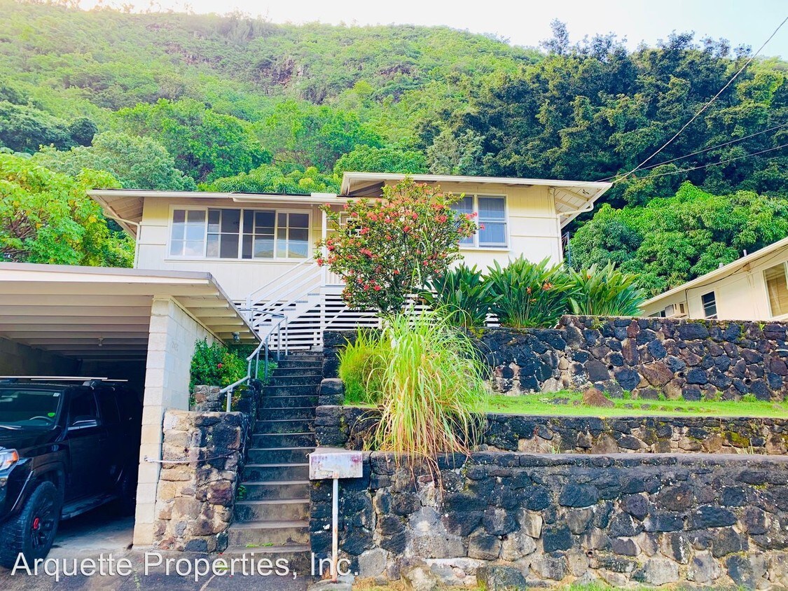 3 br, 1 bath House 2425 Yvonne Place House Rental in Honolulu, HI