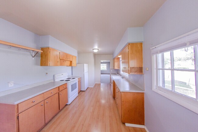Building Photo - 2 Bedroom 1 Bathroom Home with Acreage in ...