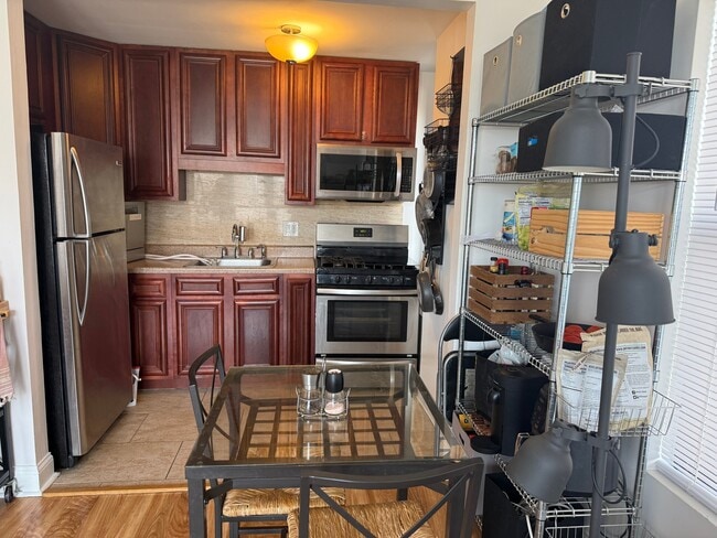 Building Photo - 5300 S Shore Dr