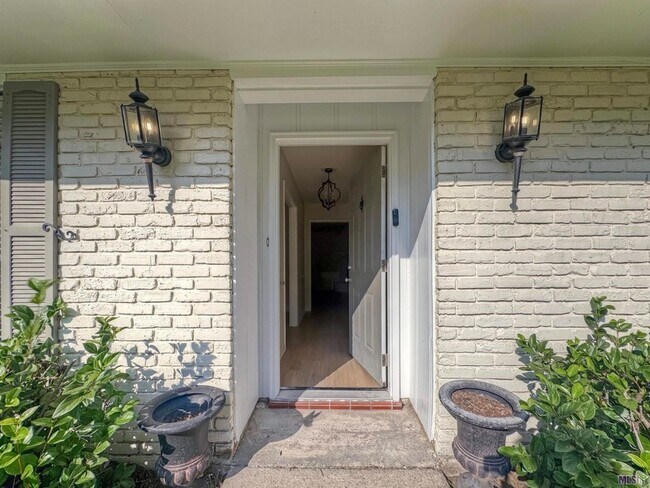 Foto del edificio - 4941 Pine Hill Dr