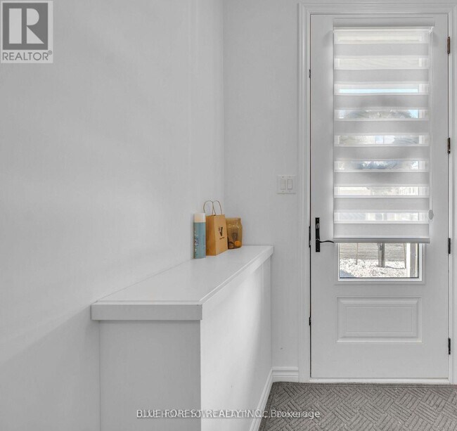 Photo du bâtiment - 2545 Meadowlands Way