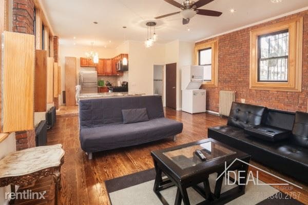 Primary Photo - 144 Hoyt St