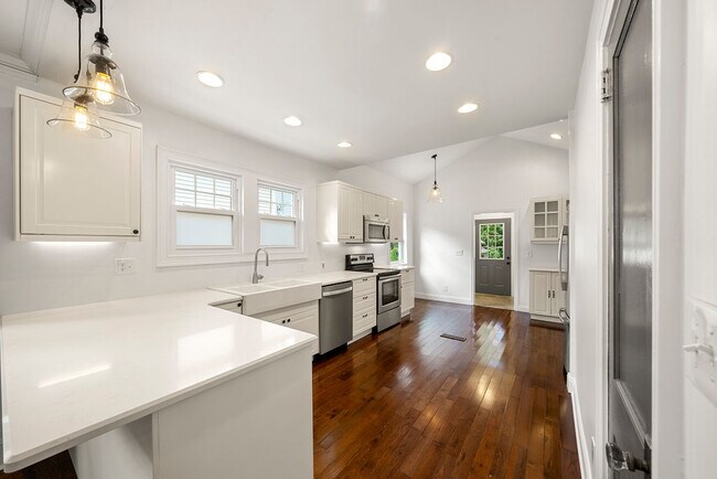 Building Photo - 126 Mobile Ave NE