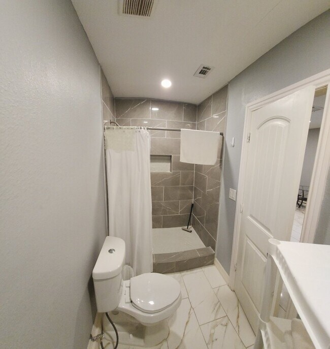 Building Photo - 15519 Pebble Bend Dr