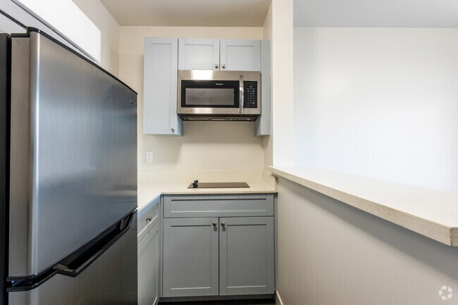 1BR, 1BA - 396SF - The Presidio Apartments