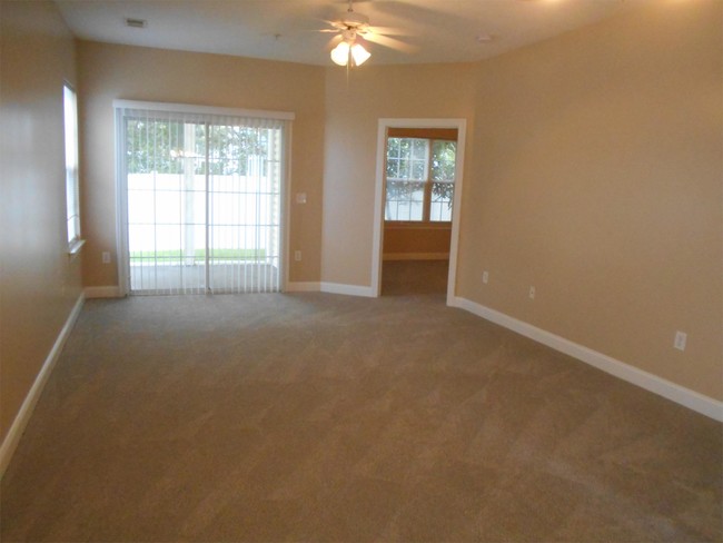 Foto del edificio - 119 Fountain Pointe Ln